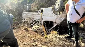 Son dakika haber... Kamyonet şarampole yuvarlandı, sürücü feci şekilde hayatını kaybetti