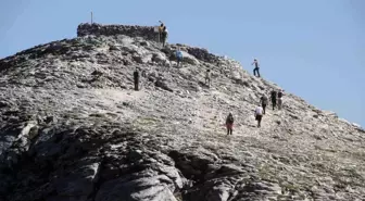 Sarıkız tepesi turistlerin ilgisini çekiyor