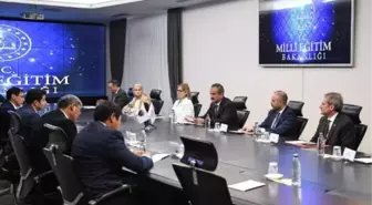 Bakan Özer, Uluslararası Türk Akademisi Başkan Vekili ile arkeologları kabul etti