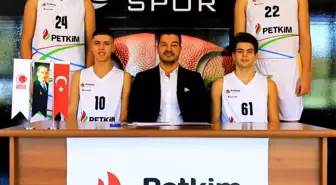 Petkimspor'da 4 genç profesyonel oldu