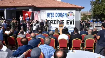 Sanatçı Latif Doğan'dan annesi adına taziye evi