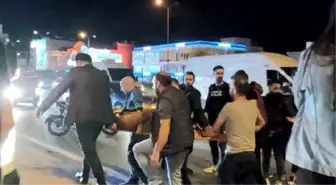 AVCILAR'DA OTOMOBİLİN ÇARPTIĞI MOTOSİKLETLİ AĞIR YARALANDI