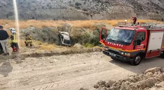 Dere yatağına uçan otomobildeki anne ve kızı yaralandı