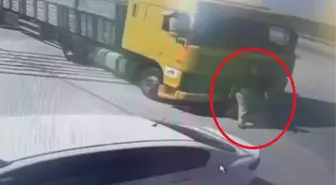 Adana'da freni boşalan tır, talihsiz şoförü ezdi!