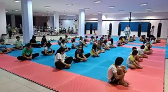 Burdur haber... Kemer'de ücretsiz karate ve kick boks kursları veriliyor