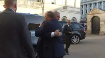 Son dakika haberi! Bakan Akar İngiltere'de askeri törenle karşılandı