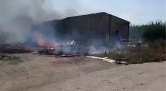 Son dakika haber... Mobilya imalathanesinde çıkan yangın söndürüldü