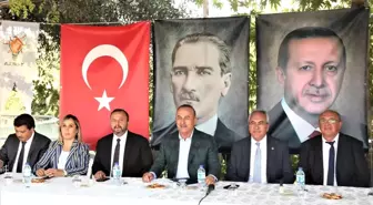 Bakan Çavuşoğlu TOKİ tarafından teslim edilen evleri gezdi