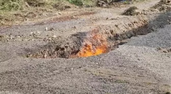DÜZCE'DE ALTYAPI ÇALIŞMASINDA DOĞAL GAZ BORUSU ALEV ALDI