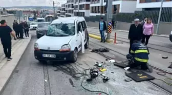 Otobüsle hafif ticari araç çarpıştı: 1 ölü, 2 yaralı