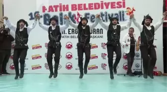 Fatih Belediyesi Balık Festivali'nde vatandaşlara ücretsiz balık ekmek ikramı yapıldı