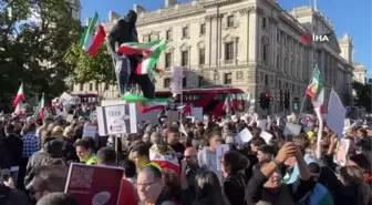 Londra'da Mahsa Amini için protesto