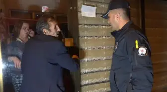 MÜŞTERİ İÇERİDE KAHVE İÇERKEN, ÇAY OCAĞINI KİLİTLEYİP ÇORBACIYA GİTTİ