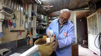 Bağlama çalmayı öğrenmeden bağlama yapmayı öğrendi