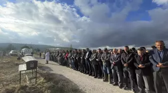 Son dakika haberi... Başkentte eşi tarafından öldürülen kadın ile 2 çocuğu toprağa verildi