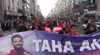 Dünya Şampiyonu güreşçi Taha Akgül altınla ödüllendirildi