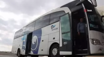 Kırşehir haberi | 17 aylık hasret Kırşehir'de son buldu, yurda döner dönmez dua edip yeri öptü
