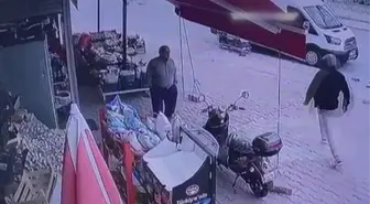 Eniştesini sokak ortasında boğazından bıçaklayarak öldürdüğü anlar ortaya çıktı