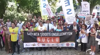 İzmir haberleri... İzmir'de Sopayla Darp Edilen Doktor Günay İçin Eylem Yapıldı: 'Etkili Bir Sağlıkta Şiddet Yasası İstiyoruz'