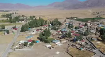 Kadın muhtarın köyü hizmetlerle güzelleşiyor