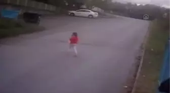 Sahipsiz köpeklerin saldırdığı çocuk yaralandı