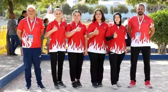 Avrupa şampiyonu genç kızlar çiçeklerle karşılandı