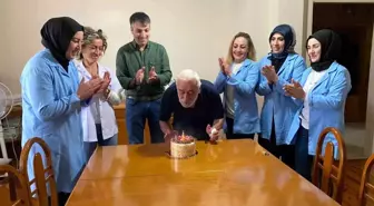 Evde bakım hizmetleri ekibinden 65 yaşındaki Gürsoy'a sürpriz doğum günü