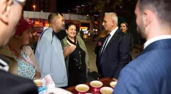 Ümraniye Belediyesi sağlık çalışanlarına çorba dağıttı