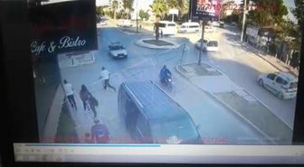 DOKTORA SOKAK ORTASINDAKİ SOPALI SALDIRI ANI KAMERADA