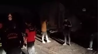 Freni boşalan tır demir korkuluklara çarparak durabildi