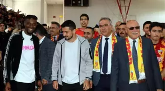 Kayserisporlu futbolcular lise öğrencileriyle buluştu