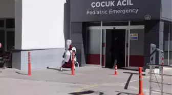 Kızı prematüre doğan doktor, minik Eylül'ü tedavi yolculuğunda yalnız bırakmadı