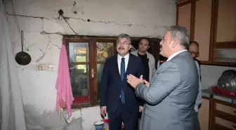 Osmaniye haberi... Osmaniye Valisi Yılmaz, depremde evleri zarar gören vatandaşları ziyaret etti