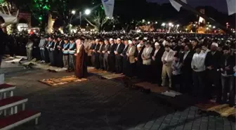 Ayasofya'da namaz kıldıran eski Kabe imamına 12 yıl hapis cezası verildi