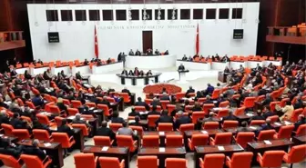 Son Dakika: İktidar ile muhalefeti karşı karşıya getiren 'Dezenformasyonla Mücadele Düzenlemesi' Meclis'ten geçerek yasalaştı