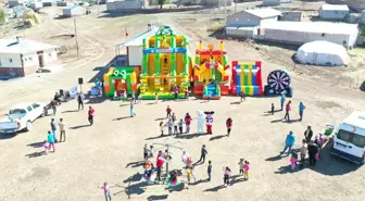 Van haber: Van'da kırsaldaki çocuklar seyyar oyun parkında eğlendi