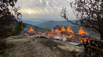 Kastamonu gündem haberleri | Kastamonu'da çıkan yangında 2 ahşap ev yandı