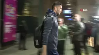Fenerbahçe'yi Esenboğa Havalimanı'nda taraftarı karşıladı