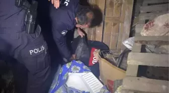Hırsızlık şüphelisi uyuyor numarası yaptı, polisi görünce 'Ben neredeyim' dedi