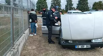 Son dakika haberleri... Polisten kaçarken kaza yapan uyuşturucu şüphelileri yakalandı