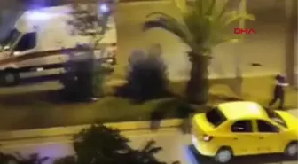 ALKOLLÜ SÜRÜCÜNÜN OTOMOBİLLE ÇARPTIĞI SKUTERDEKİ 2 ARKADAŞ, YAŞAM SAVAŞI VERİYOR