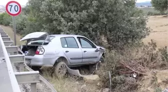 Bariyere ve ağaca çarpan otomobilin sürücüsü yaralandı