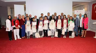 Öğrenciler gıda israfına dikkat çekmek için bayat ekmekten pizza yaptı