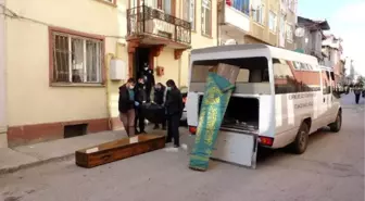 ZİYARETİNE GELEN YAKINLARI TARAFINDAN EVİNDE ÖLÜ BULUNDU