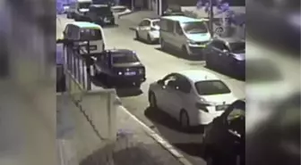 Ataşehir'de otomobil hırsızlık anı güvenlik kamerasına yansıdı