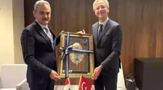 Milli Eğitim Bakanı Özer, Hollanda'da mevkidaşı Dijkgraaf ile görüştü