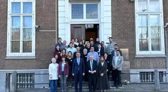 Bakan Özer, YLSY bursuyla Hollanda'da eğitim alan öğrencilerle bir araya geldi