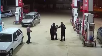 BENZİNLİK ÇALIŞANLARI 'HEİMLİCH MANEVRASI'YLA KURTARDI; O ANLAR KAMERADA