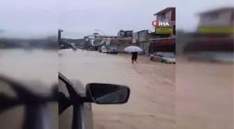 Phuket Adası sele teslim oldu, eğitime ara verildi