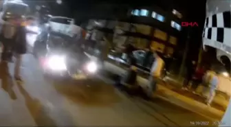 İSTANBUL-BAYRAMPAŞA'DA MOTOSİKLETİN ÇARPTI KADIN MİDİBÜSÜN ALTINA GİRDİ